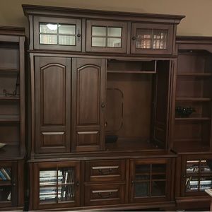 Entertainment center